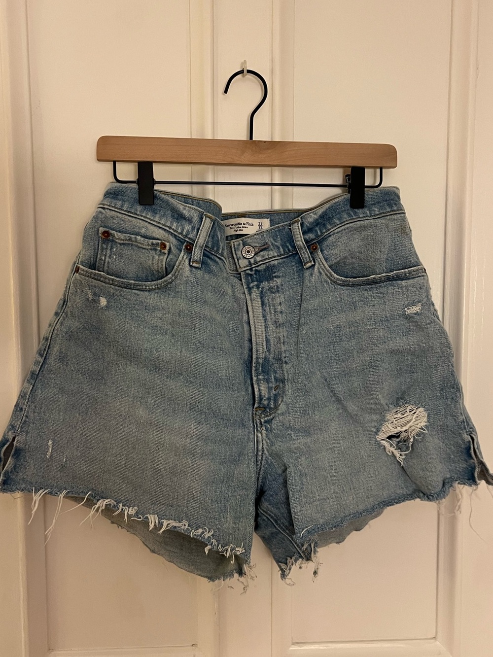 Abercrombie & Fitch the 4” mom short-blue denim shorts size 12